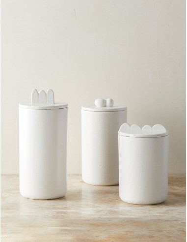 Shapeshifter Ceramic Canister (Set of 3) by Sarah Sherman Samuel ou a consommer sur place