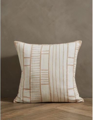 Chute Silk Pillow, Natural by Hadiya Williams d'Europe débarque